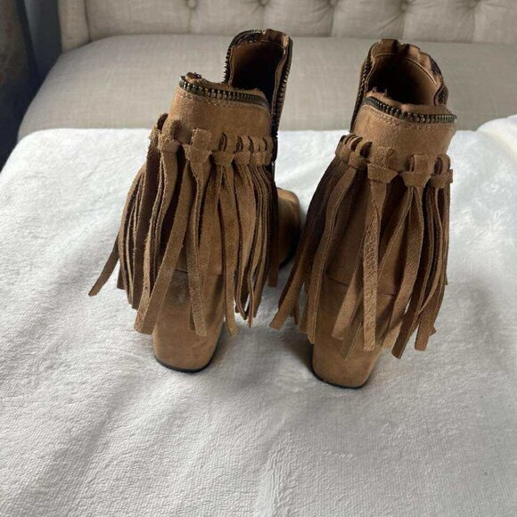 EUC Dolce Vita Tan Peep Toe Fringe Micro Suede Block Heel Ankle Bootie size 9 - Picture 6 of 9